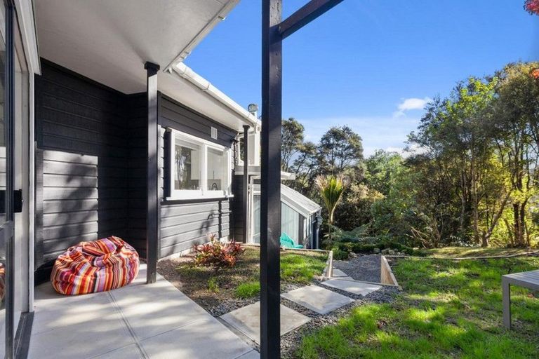 Photo of property in 1080 Sandspit Road, Sandspit, Warkworth, 0982