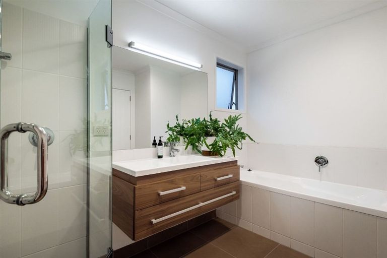 Photo of property in 11a Church Street, Northcote Point, Auckland, 0627