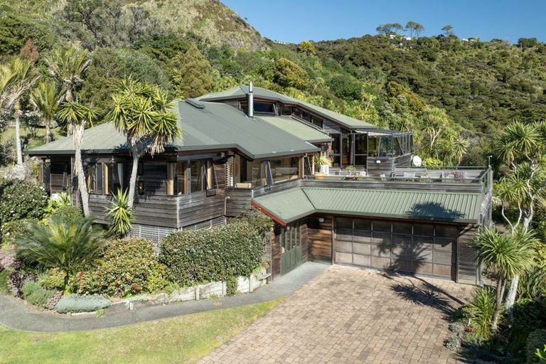 Photo of property in 113 Seaview Road, Piha, New Lynn, 0772