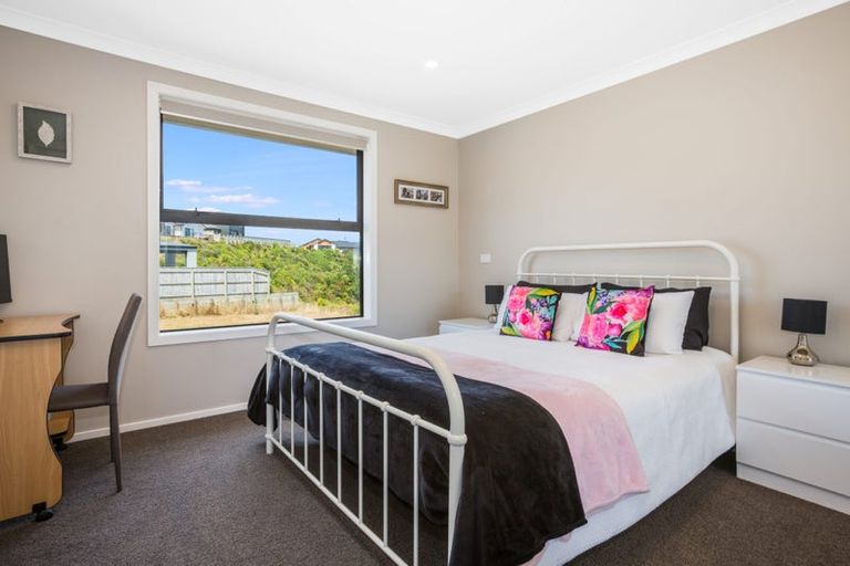 Photo of property in 34 Waitaria Terrace, Aotea, Porirua, 5024
