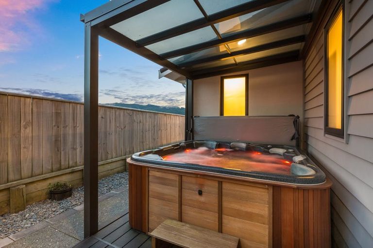 Photo of property in 34 Waitaria Terrace, Aotea, Porirua, 5024