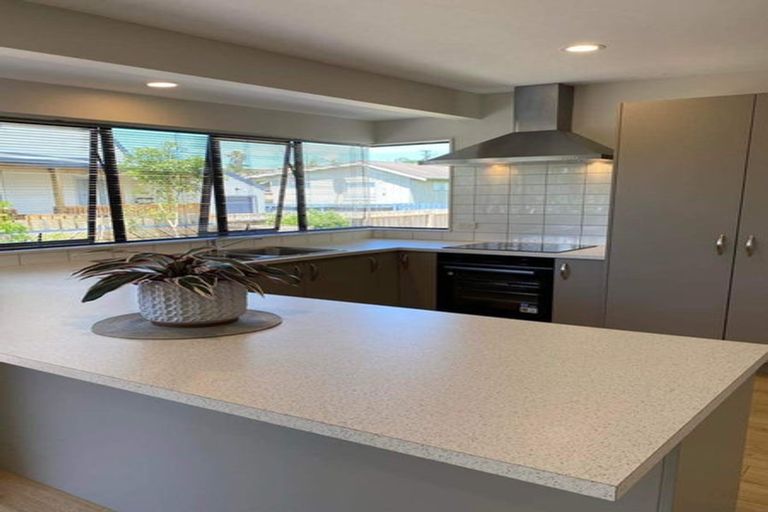 Photo of property in 11b Bay Street, Red Beach, 0932