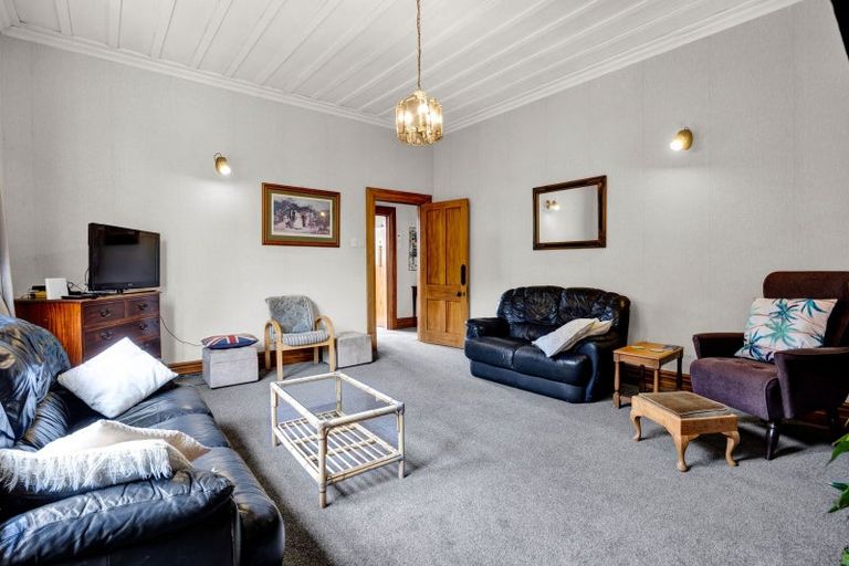 Photo of property in 22 Mills Street, Eltham, 4322