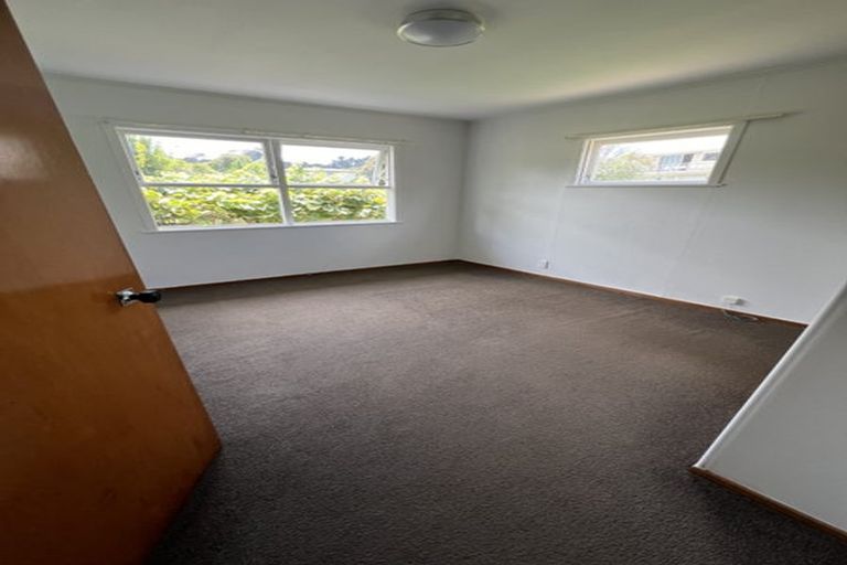 Photo of property in 19 Lyford Crescent, Sunnynook, Auckland, 0620