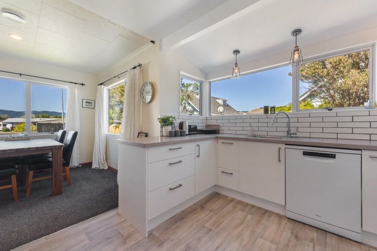 Photo of property in 16 Hollis Place, Brightwater, 7022