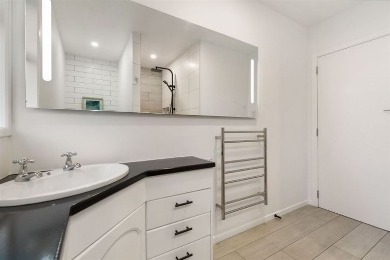 Photo of property in 17 Awhiorangi Promenade, Swanson, Auckland, 0816