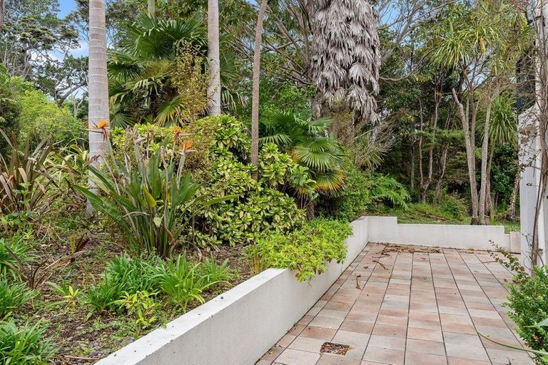 Photo of property in 7 Chatham Avenue, Paremoremo, Auckland, 0632