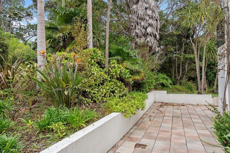 Photo of property in 7 Chatham Avenue, Paremoremo, Auckland, 0632