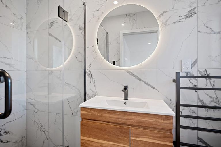 Photo of property in 5d Glendhu Road, Bayview, Auckland, 0629