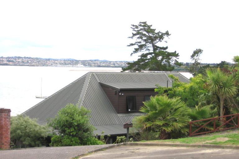 Photo of property in 7 Poaka Place, Beach Haven, Auckland, 0626