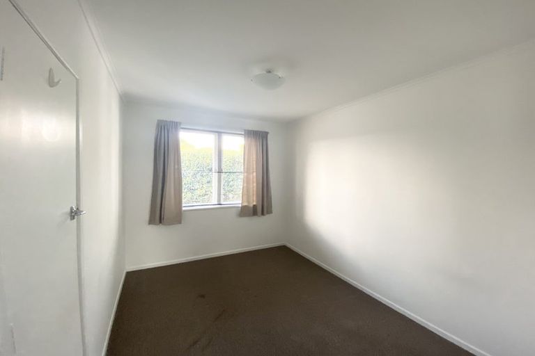 Photo of property in 532a Glenfield Road, Glenfield, Auckland, 0629