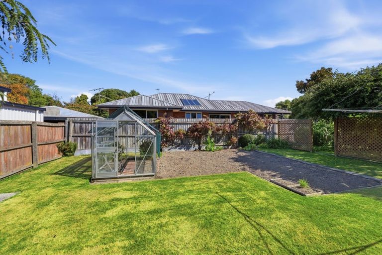Photo of property in 302 Withells Road, Avonhead, Christchurch, 8042