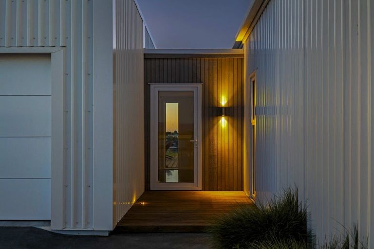 Photo of property in 2 Rangeview Rise, Foxton Beach, Foxton, 4815