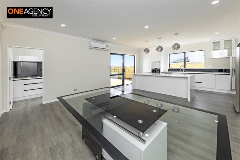 Photo of property in 45 Hikuawa Road, Flat Bush, Auckland, 2019