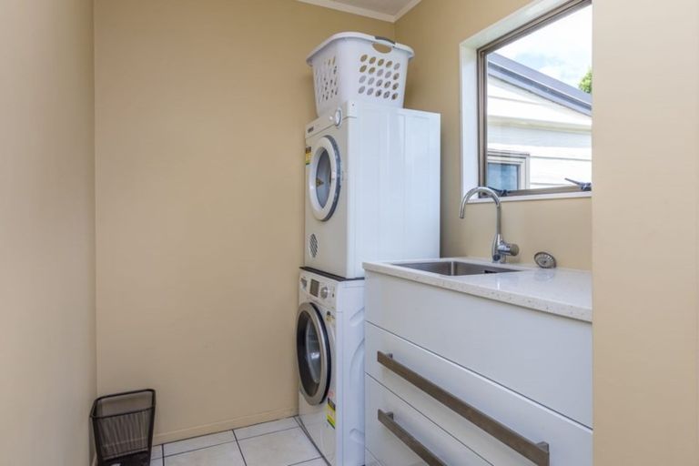 Photo of property in 4 Valley Road, Waiuku, 2123