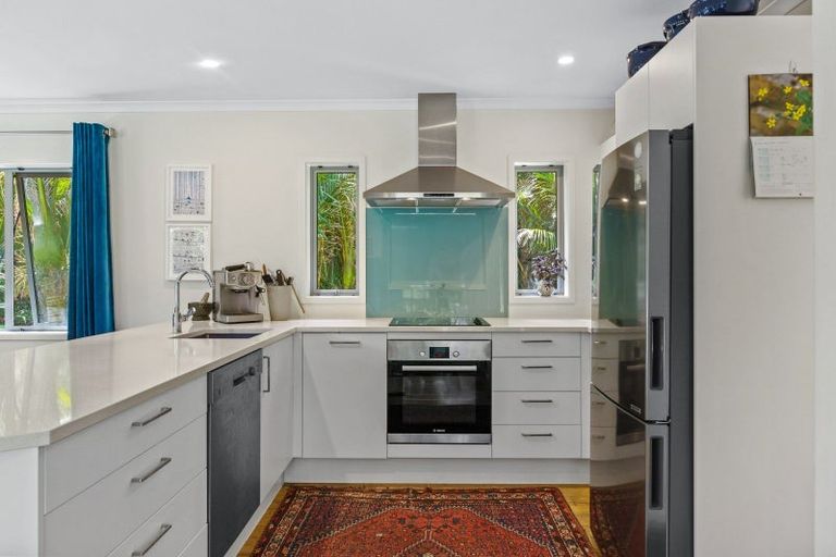 Photo of property in 296 Motutara Road, Muriwai, Waimauku, 0881