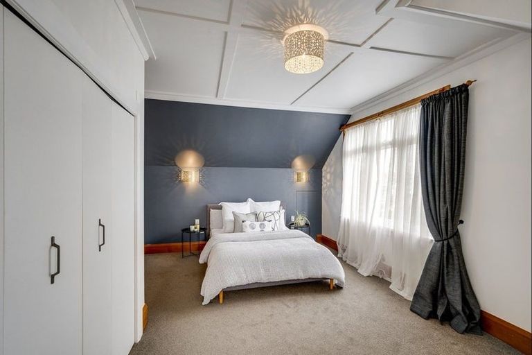 Photo of property in 1 Lambton Road, Hospital Hill, Napier, 4110