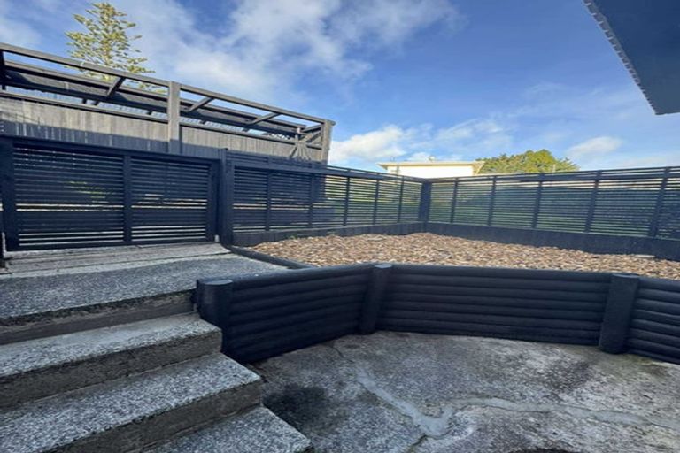 Photo of property in 3 Hartley Terrace, Massey, Auckland, 0614