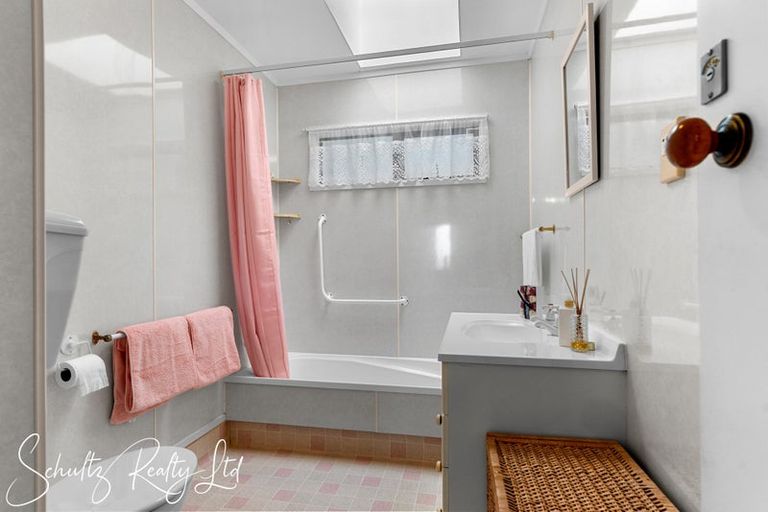 Photo of property in 13a Whaka Street, Maungaturoto, 0520