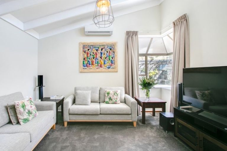 Photo of property in 27 Goldsmith Road, Hospital Hill, Napier, 4110