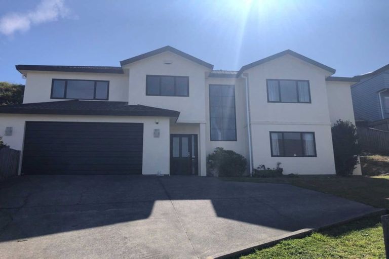 Photo of property in 67 Dress Circle, Newlands, Wellington, 6037