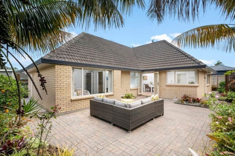 Photo of property in 2/12 Nakhle Place, Manurewa, Auckland, 2105