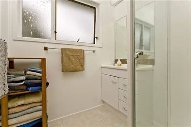 Photo of property in 6 Camrose Place, Glenfield, Auckland, 0629