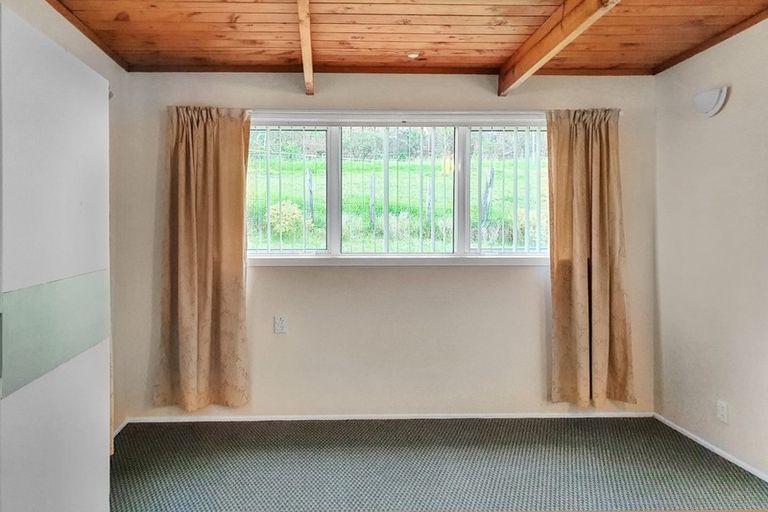 Photo of property in 161 Horsman Road, Waitakere, Henderson, 0782