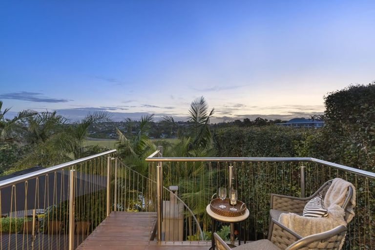 Photo of property in 32 Sartors Avenue, Northcross, Auckland, 0630