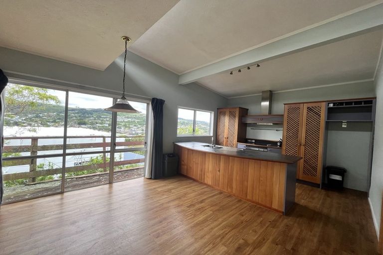 Photo of property in 1 Fyvie Avenue, Tawa, Wellington, 5028