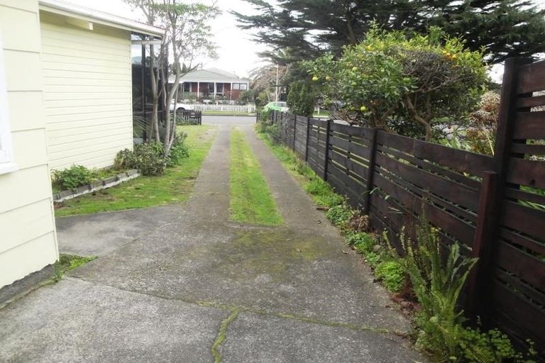 Photo of property in 14 Callender Terrace, Paraparaumu Beach, Paraparaumu, 5032