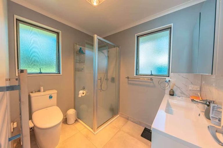 Photo of property in 8 Red Oak Place, Schnapper Rock, Auckland, 0632