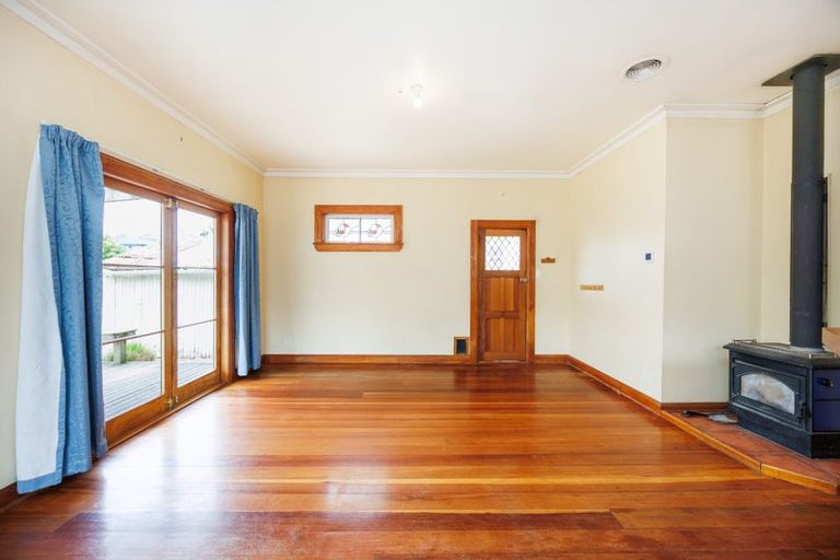 Photo of property in 33 Kingswood Street, Takaro, Palmerston North, 4412