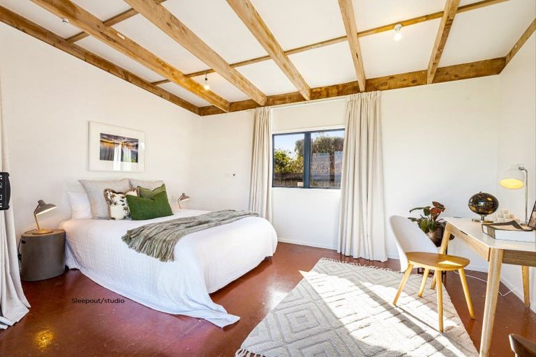 Photo of property in 10 Edwin Mitchelson Road, Muriwai, Waimauku, 0881