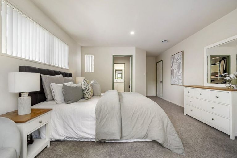 Photo of property in 15 Arirang Rise, Pinehill, Auckland, 0632