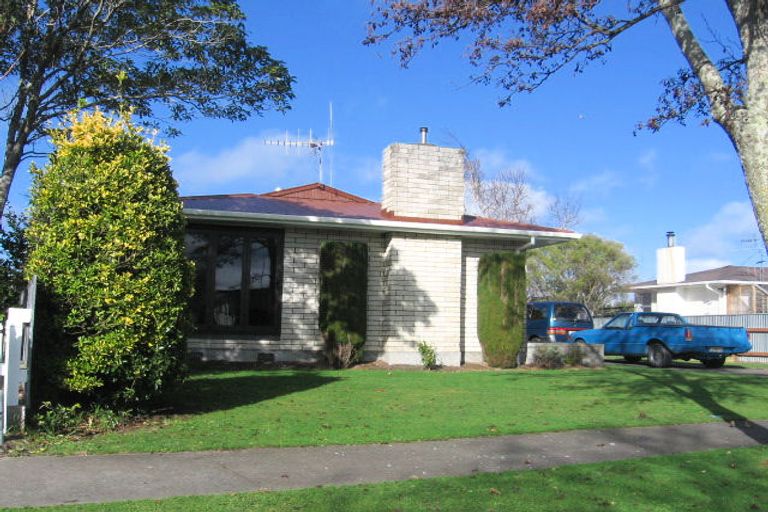 Photo of property in 36 Raglan Avenue, Cloverlea, Palmerston North, 4412
