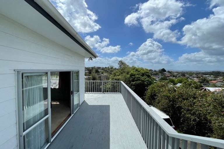 Photo of property in 17 Sumich Place, West Harbour, Auckland, 0618