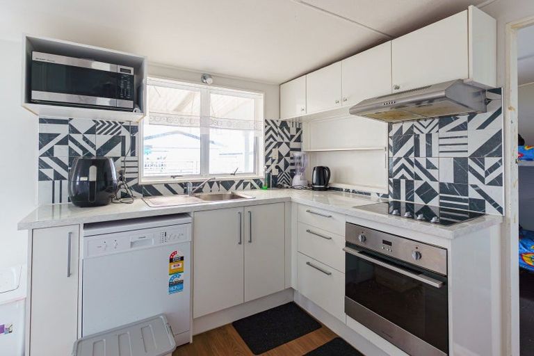 Photo of property in 910 Grove Road, Mayfair, Hastings, 4122