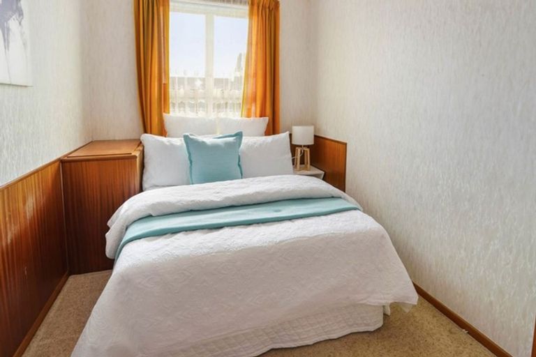 Photo of property in 235 Edmonton Road, Te Atatu South, Auckland, 0610