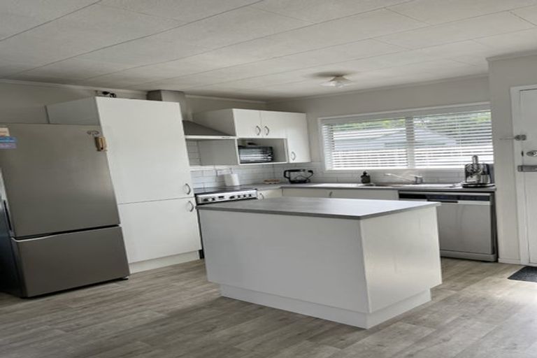 Photo of property in 95 Santiago Crescent, Unsworth Heights, Auckland, 0632