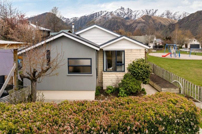 Photo of property in 6 Elva Dawson Place, Arrowtown, 9302