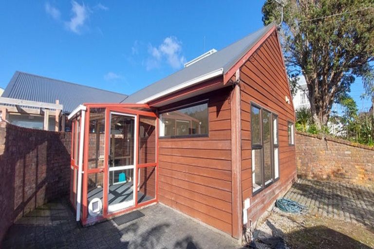 Photo of property in 28a Farm Road, Northland, Wellington, 6012