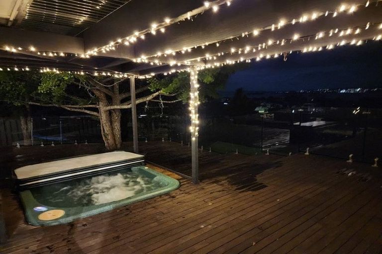 Photo of property in 12a Beach Road, Mellons Bay, Auckland, 2014