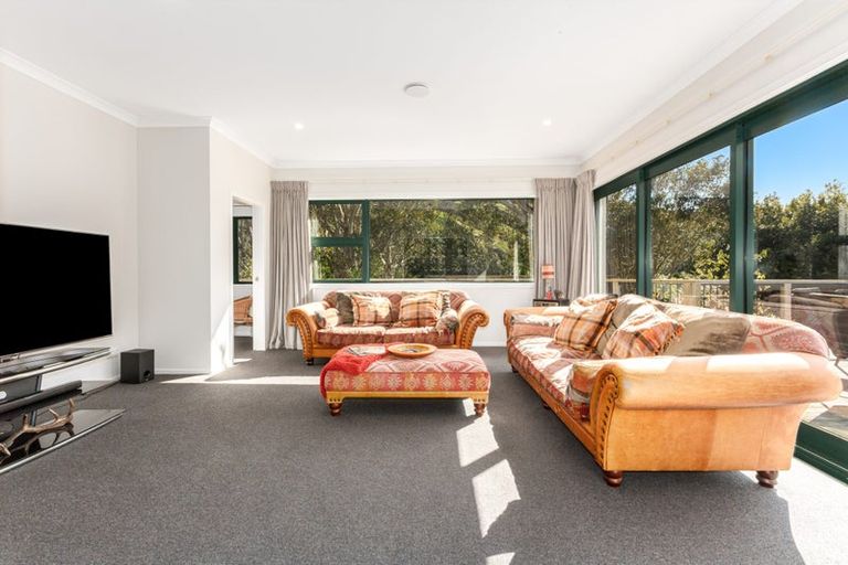 Photo of property in 1142 Paekakariki Hill Road, Paekakariki Hill, Porirua, 5381