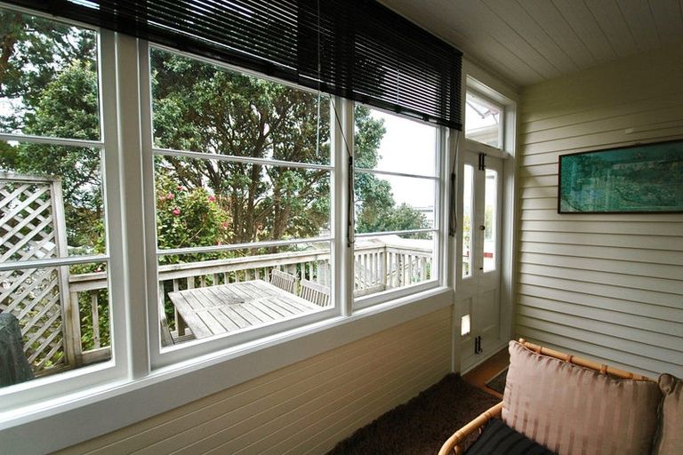 Photo of property in 66 Kelburn Parade, Kelburn, Wellington, 6012