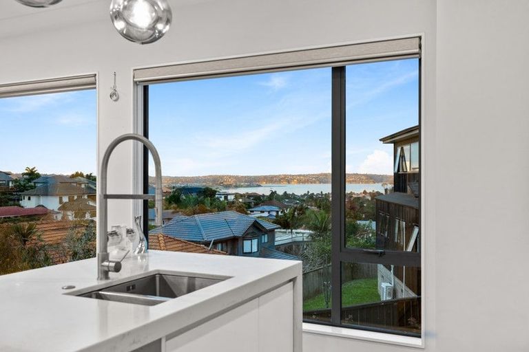 Photo of property in 26a Bernleigh Terrace, West Harbour, Auckland, 0618