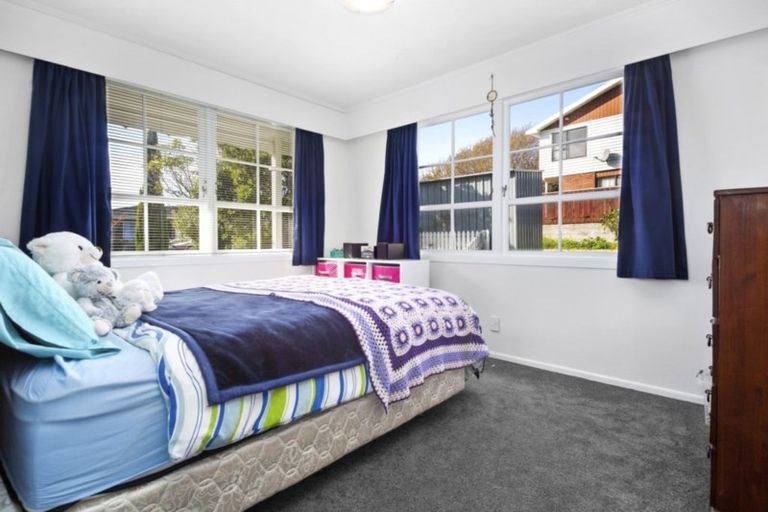 Photo of property in 6 Nuffield Street, Tawa, Wellington, 5028