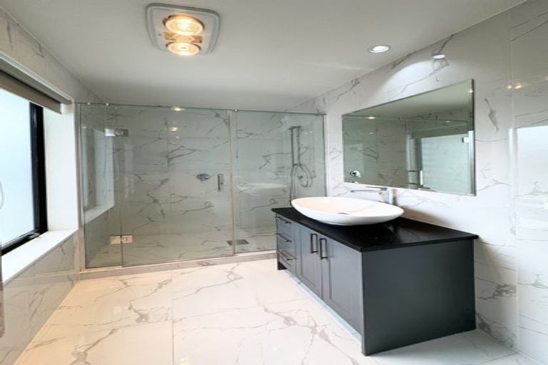 Photo of property in 6b St Catherine Crescent, West Harbour, Auckland, 0618