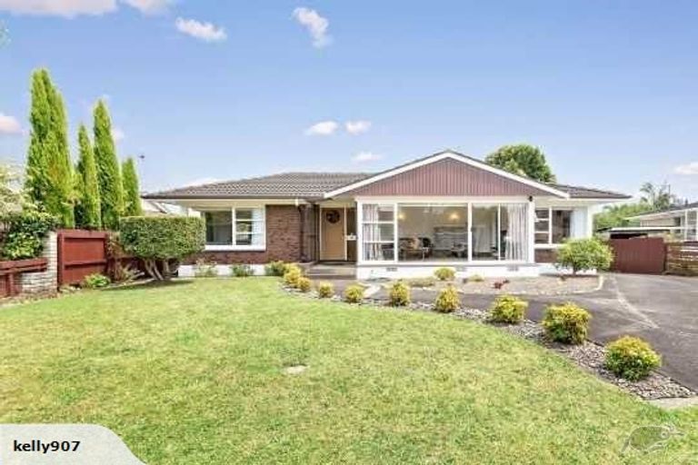 Photo of property in 49 Tupaki Place, Pakuranga Heights, Auckland, 2010