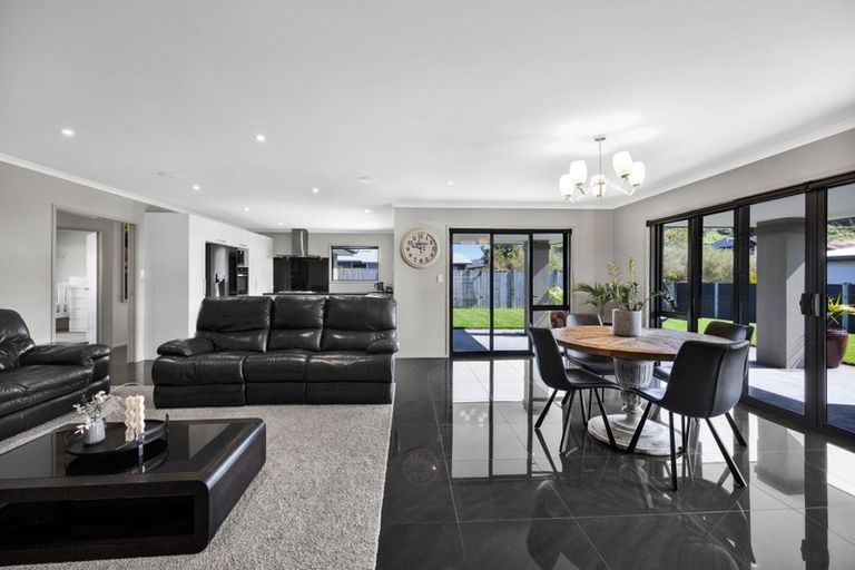 Photo of property in 5 Te Arakete Place, Hurworth, New Plymouth, 4310